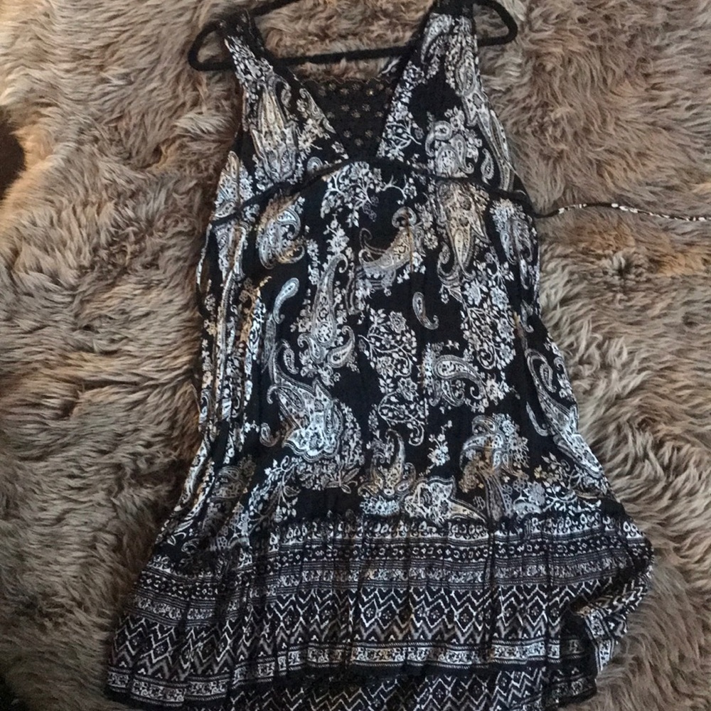 Sleeveless black and white forbidden dress